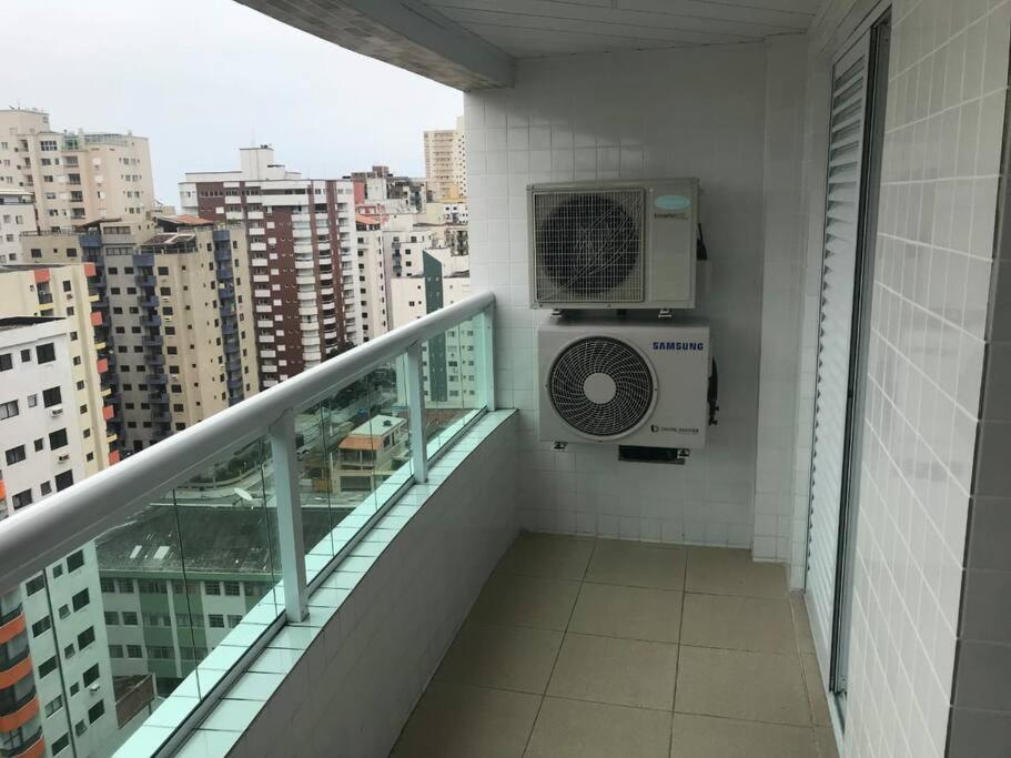 Apto lindo e aconchegante na Praia Grande c/ vista