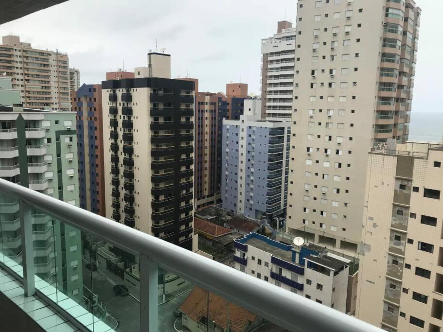 Apto lindo e aconchegante na Praia Grande c/ vista