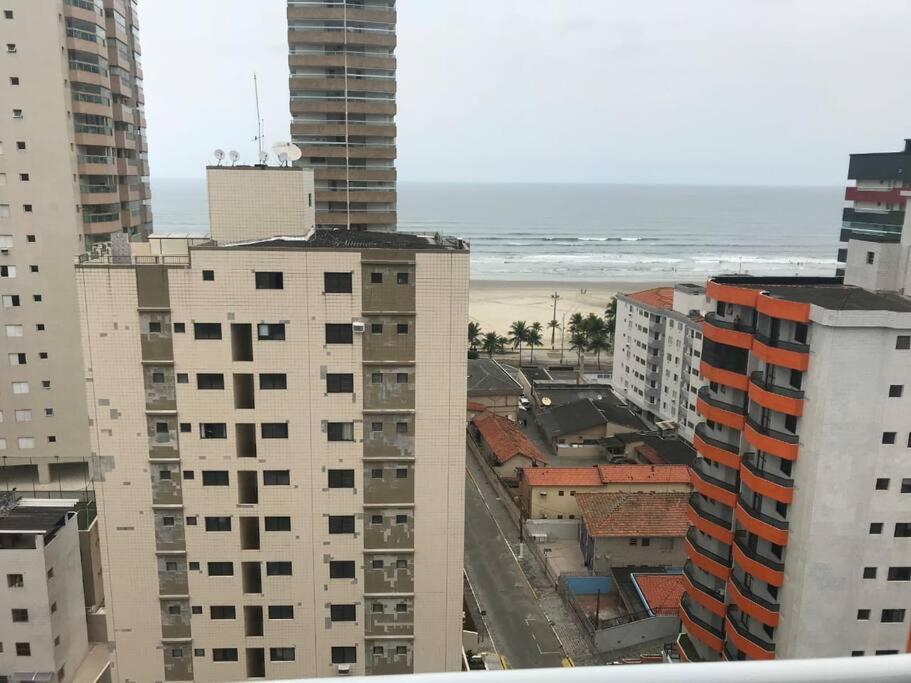 Apto lindo e aconchegante na Praia Grande c/ vista