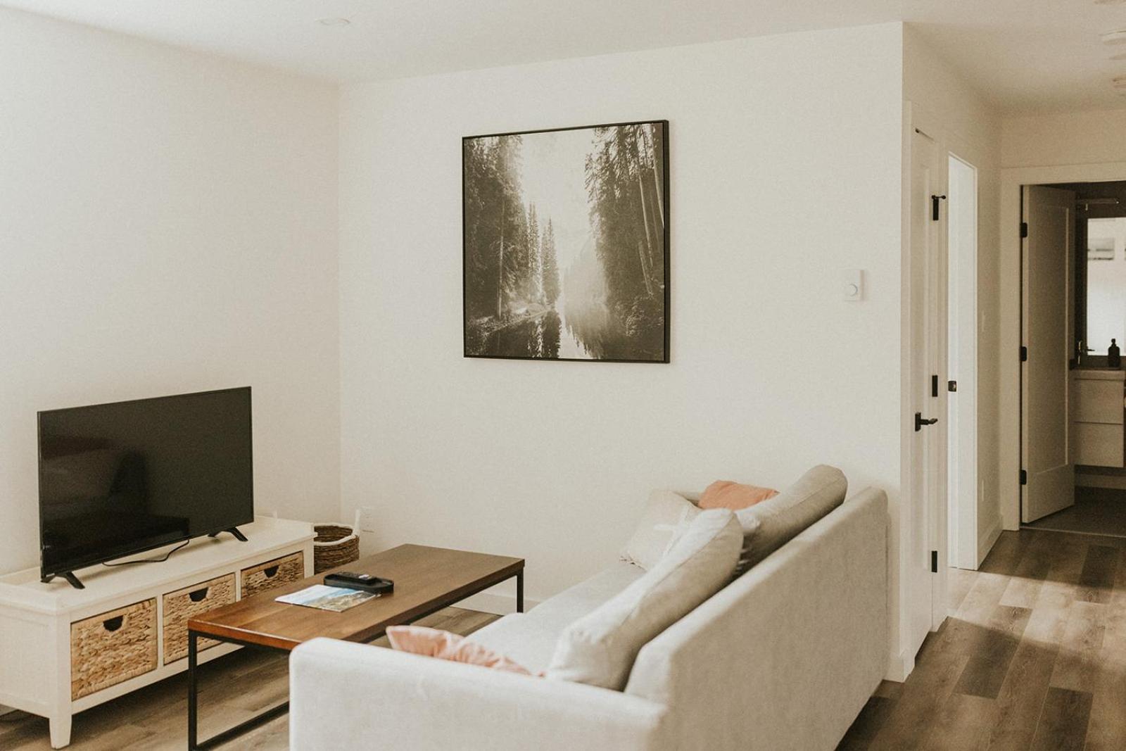 Float West Guest Suite