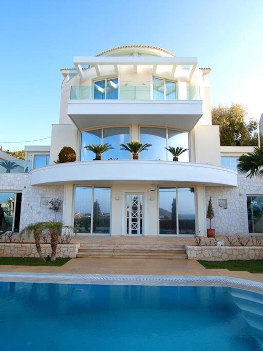 Luxurious Family friendly Villa Anavyssos view 2