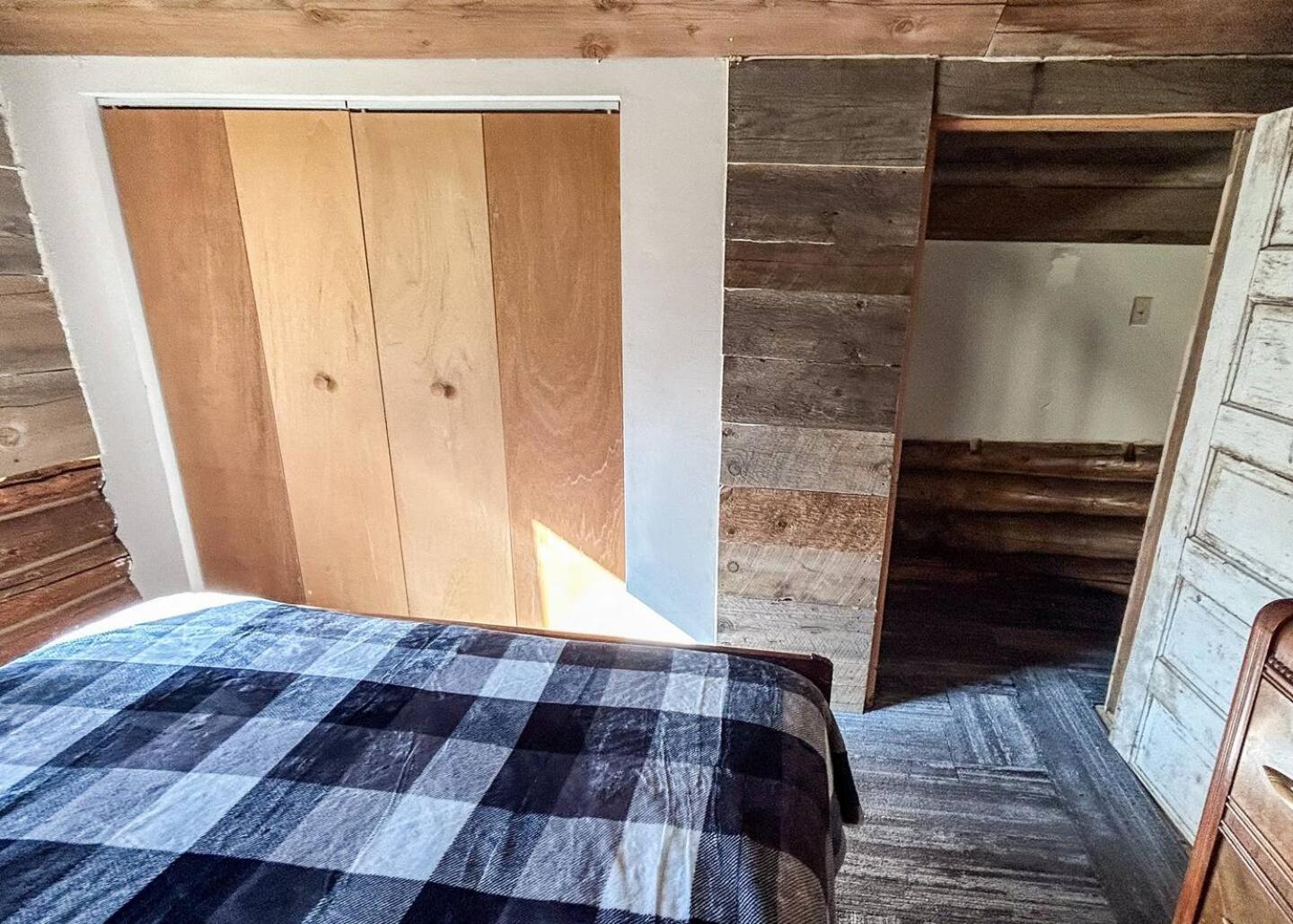 Mountain Made- Main Cabin view 4