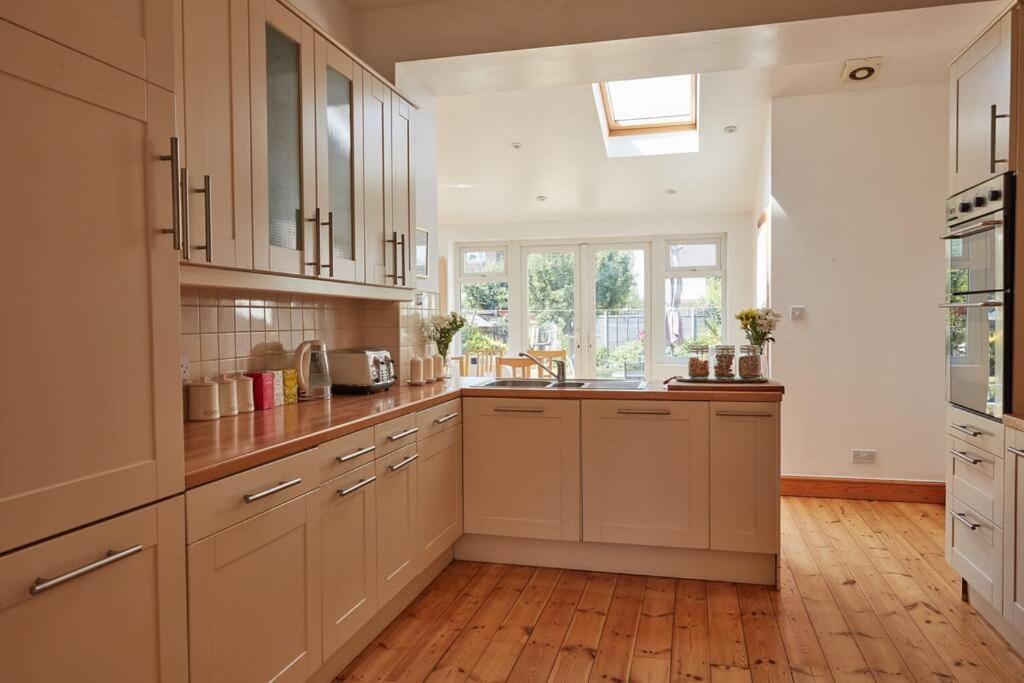 Beechhill House - London Holiday Home view 4