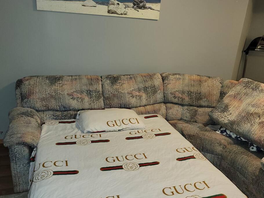 Cozy 2-Bedroom Basement Suite Retreat Calgary