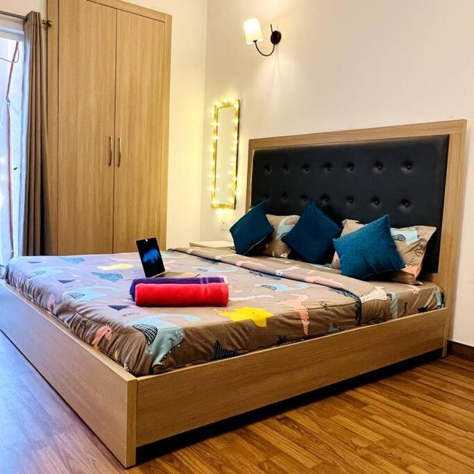 Netflix & Chill Apartment by BuddiesHome