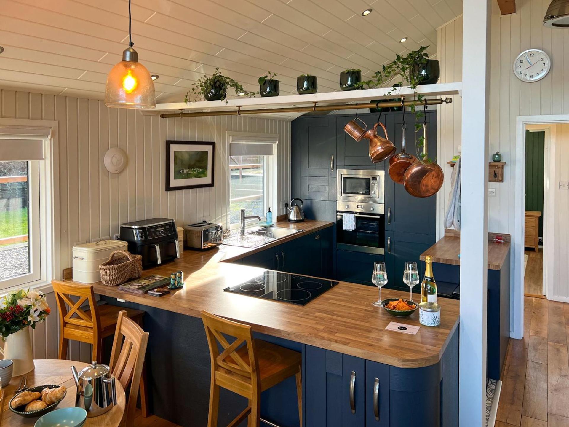 Green Vale Lodge, Yanwath, modern lodge with hot tub, dog friendly and 10 minute drive to Ullswater view 5