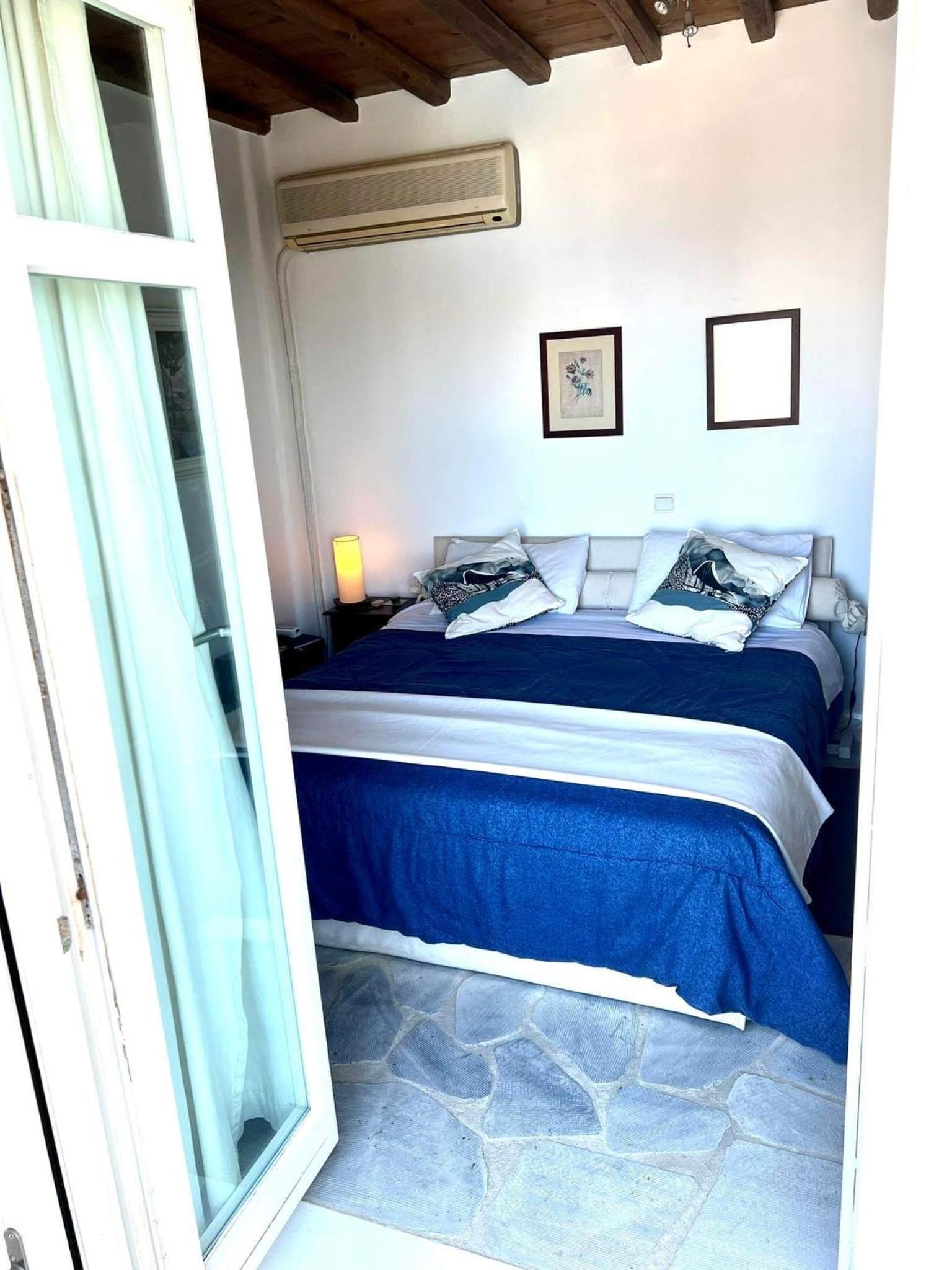 Luxurious Traditional Home photo 2