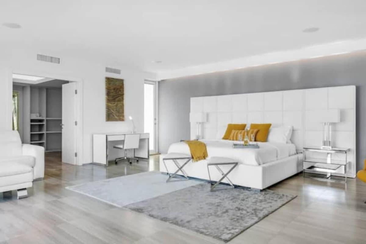 Villa Loggia Oasis Luxurious 6BD ,7BA with Resort Style Pool view 3