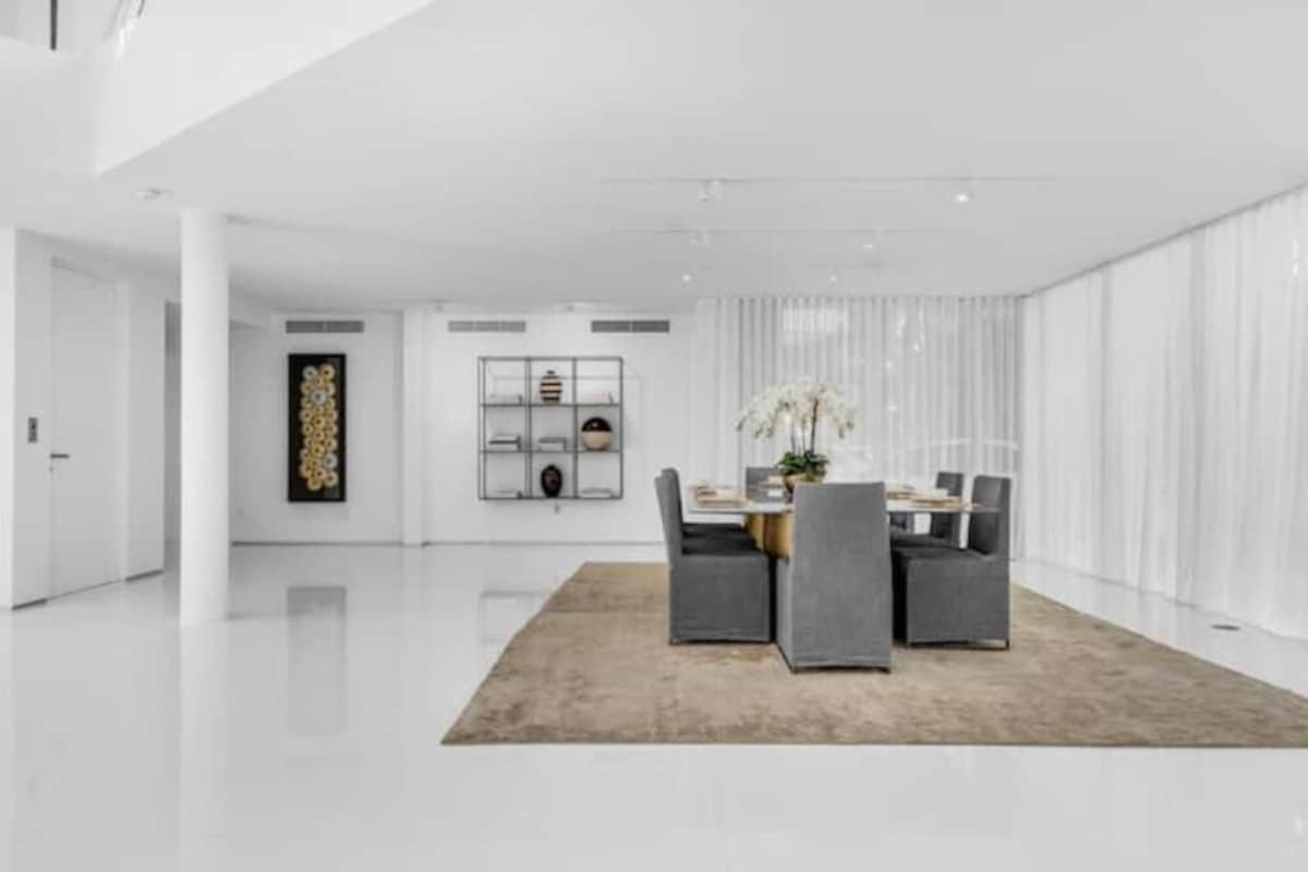 Villa Loggia Oasis Luxurious 6BD ,7BA with Resort Style Pool view 5
