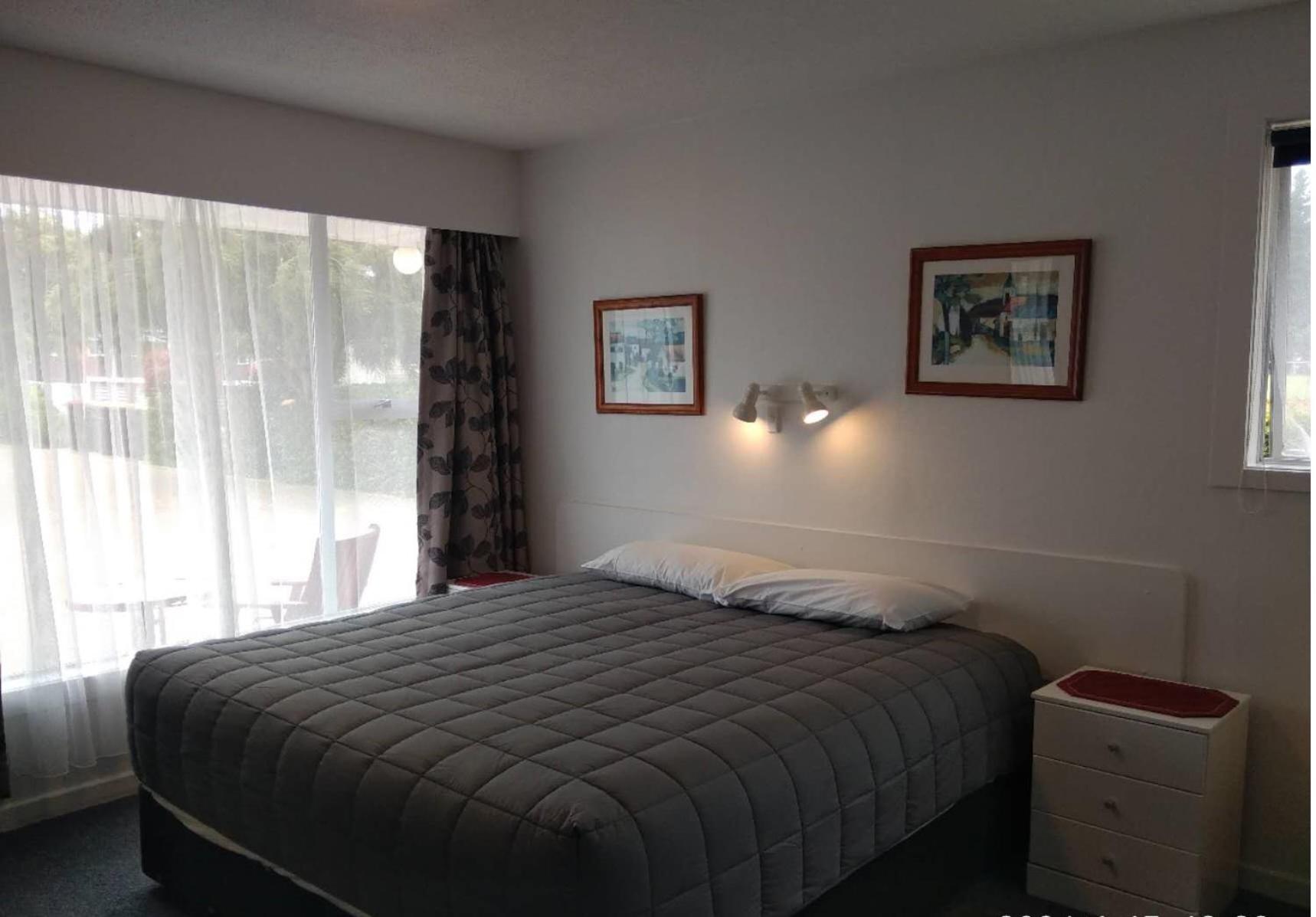 Queens Park Motels