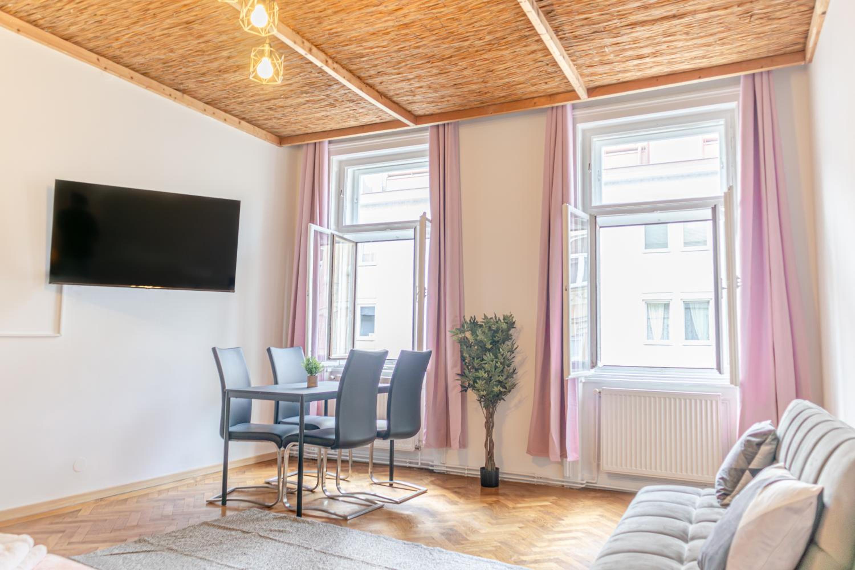 Spacious 3BR shared Apt. Comfortable and Roomy