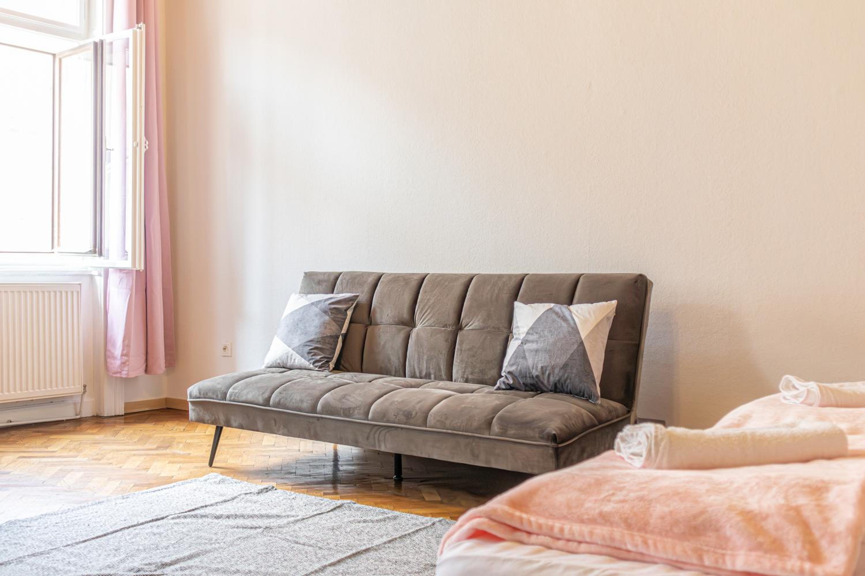 Spacious 3BR shared Apt. Comfortable and Roomy