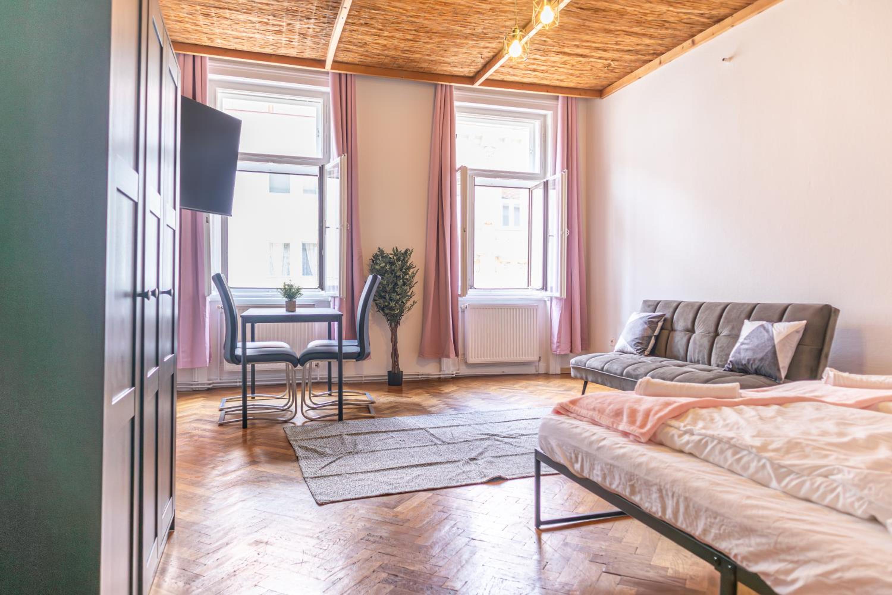 Spacious 3BR shared Apt. Comfortable and Roomy