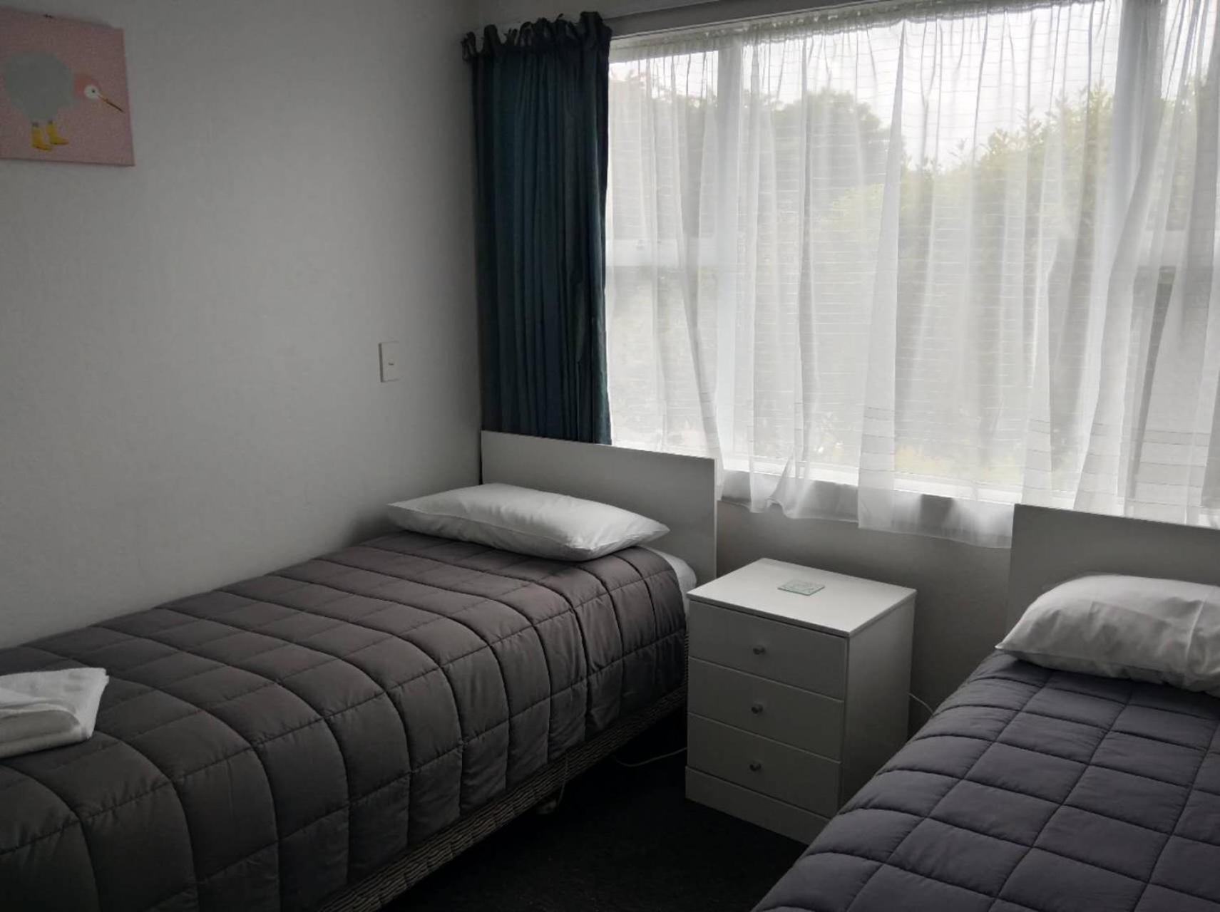 Queens Park Motels