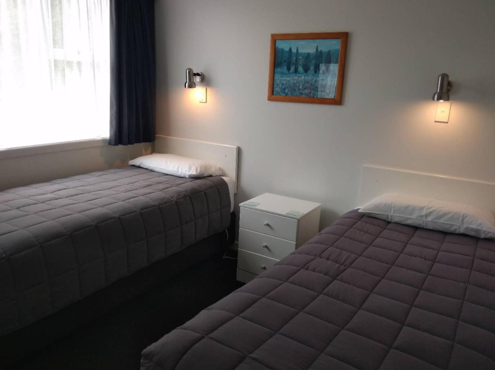 Queens Park Motels