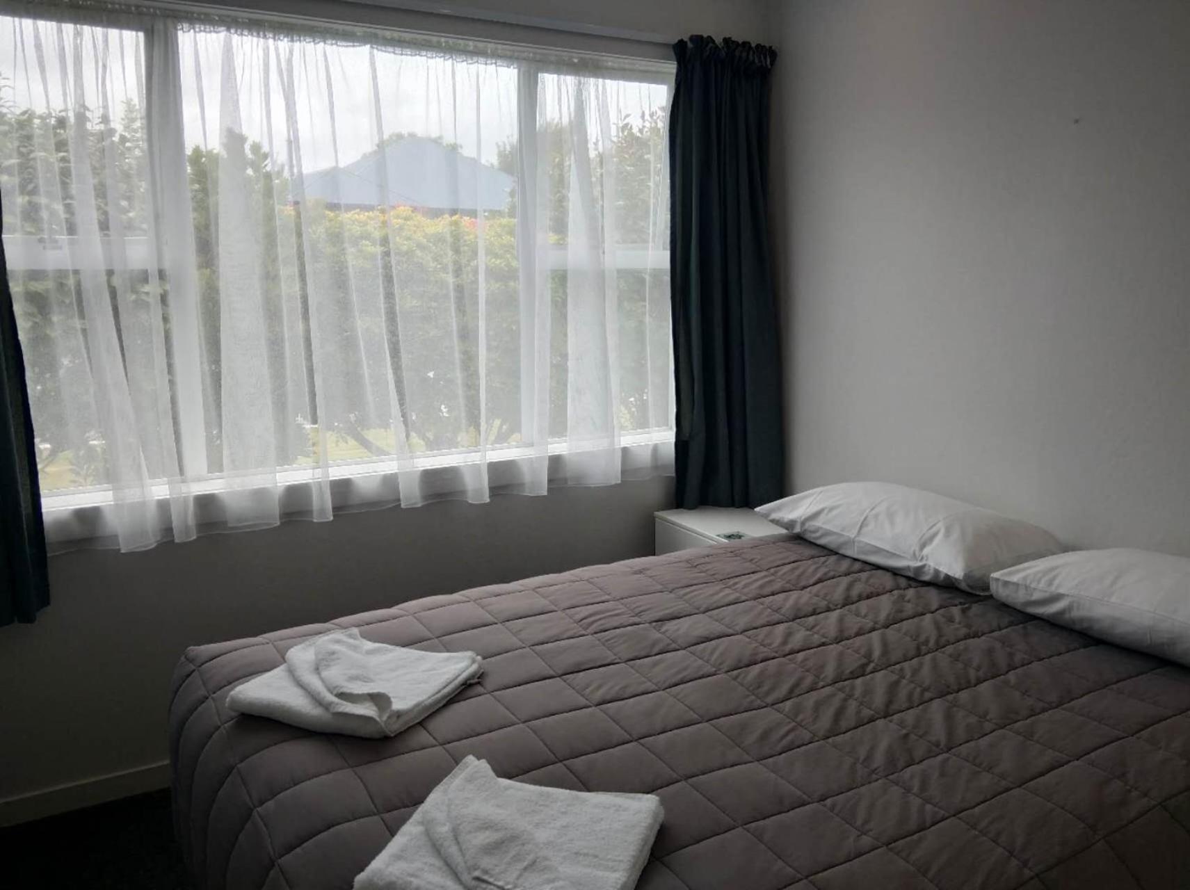 Queens Park Motels