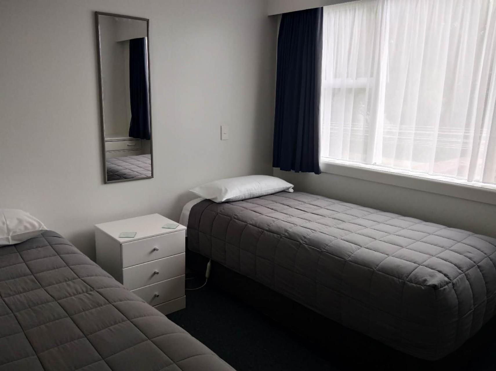 Queens Park Motels
