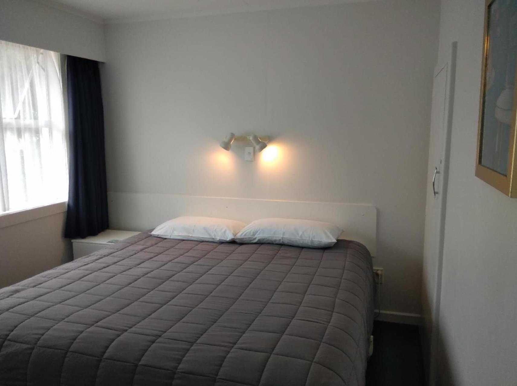 Queens Park Motels
