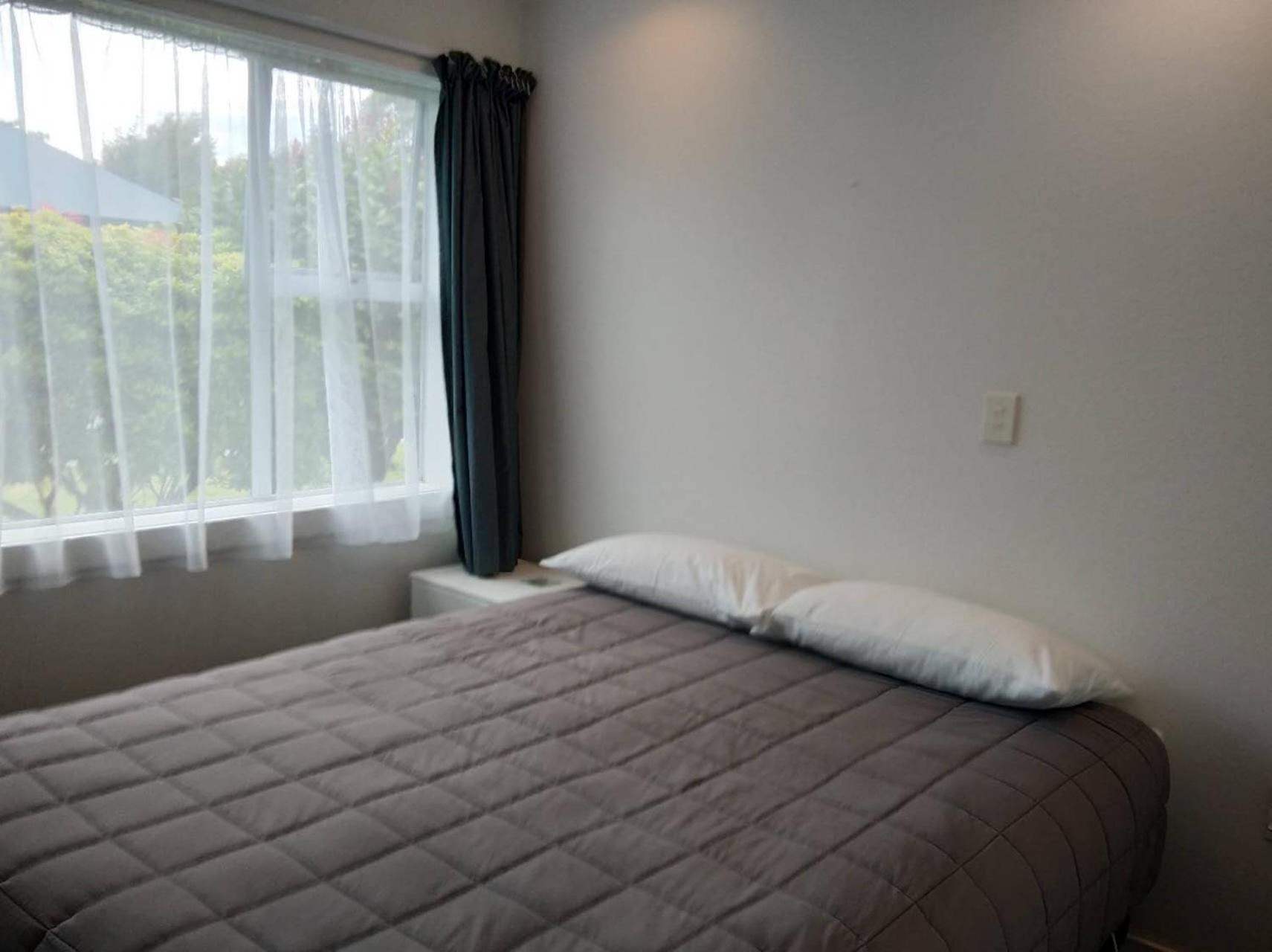 Queens Park Motels
