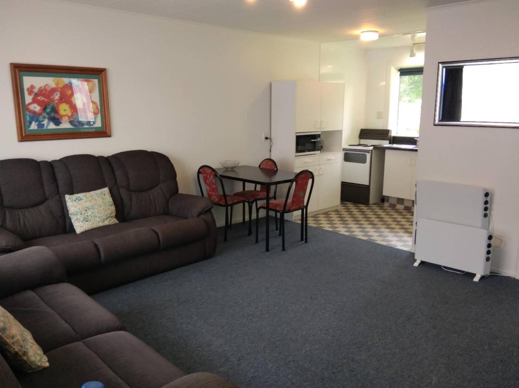 Queens Park Motels