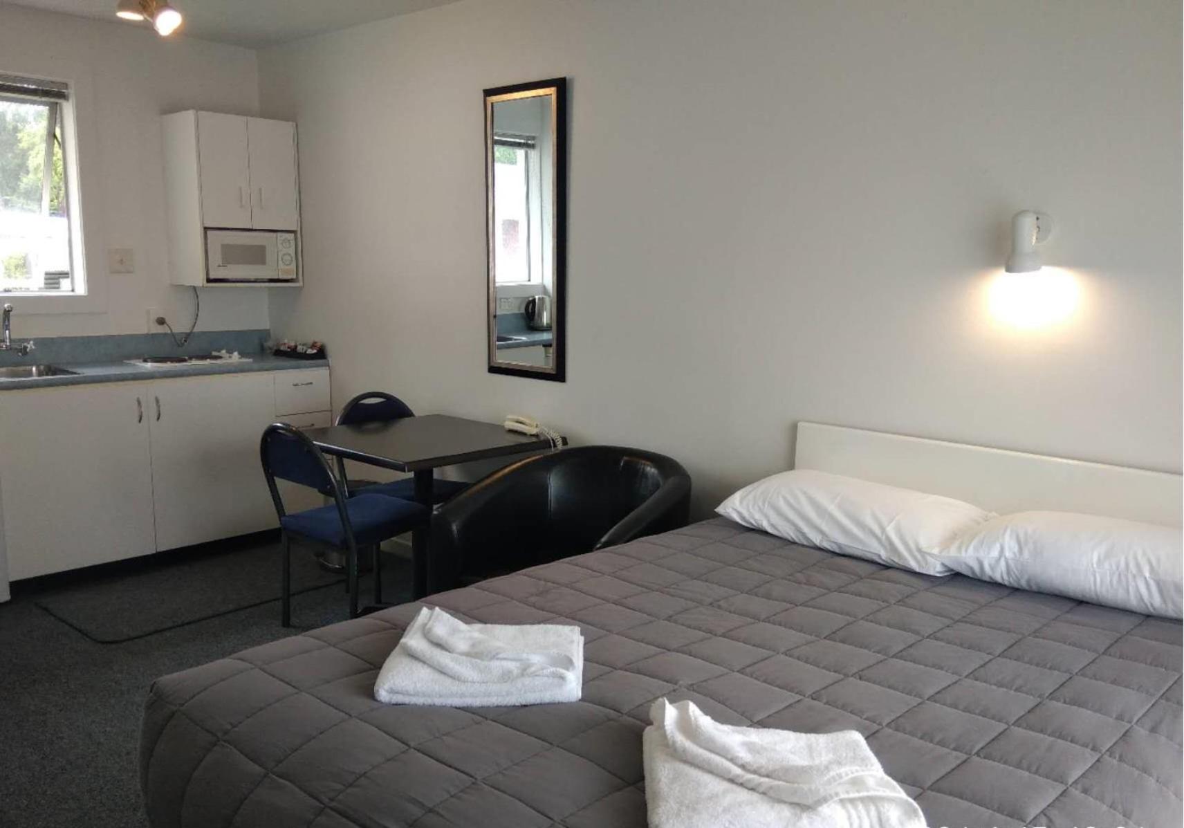 Queens Park Motels