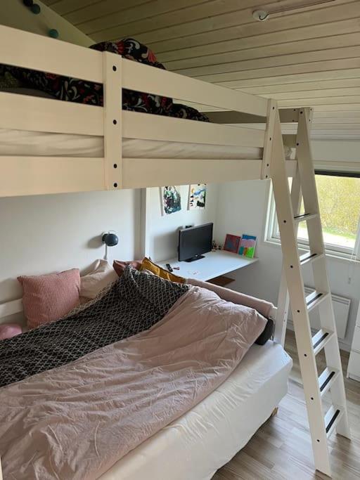 Lækkert sommerhus i gåafstand til by og strand