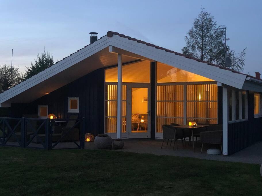Lækkert sommerhus i gåafstand til by og strand
