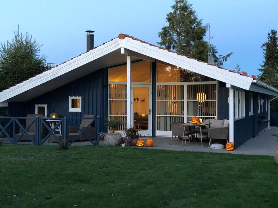 Lækkert sommerhus i gåafstand til by og strand
