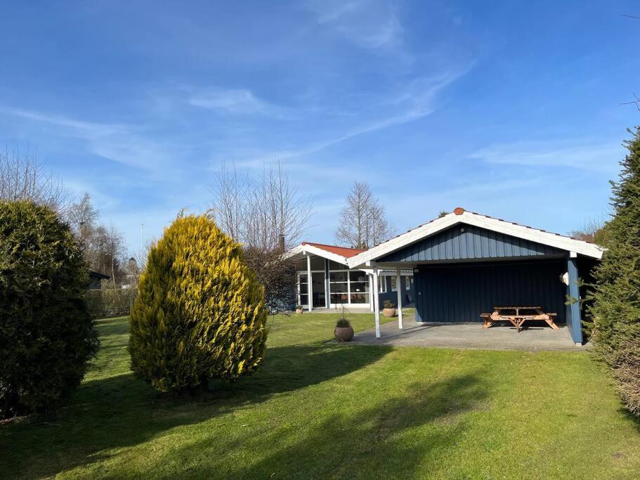 Lækkert sommerhus i gåafstand til by og strand