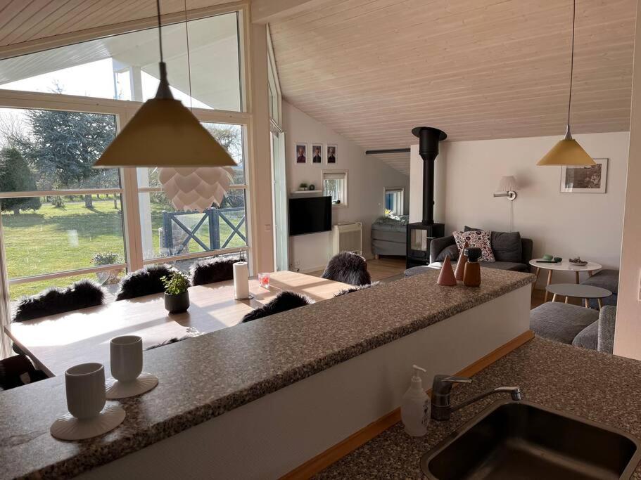 Lækkert sommerhus i gåafstand til by og strand