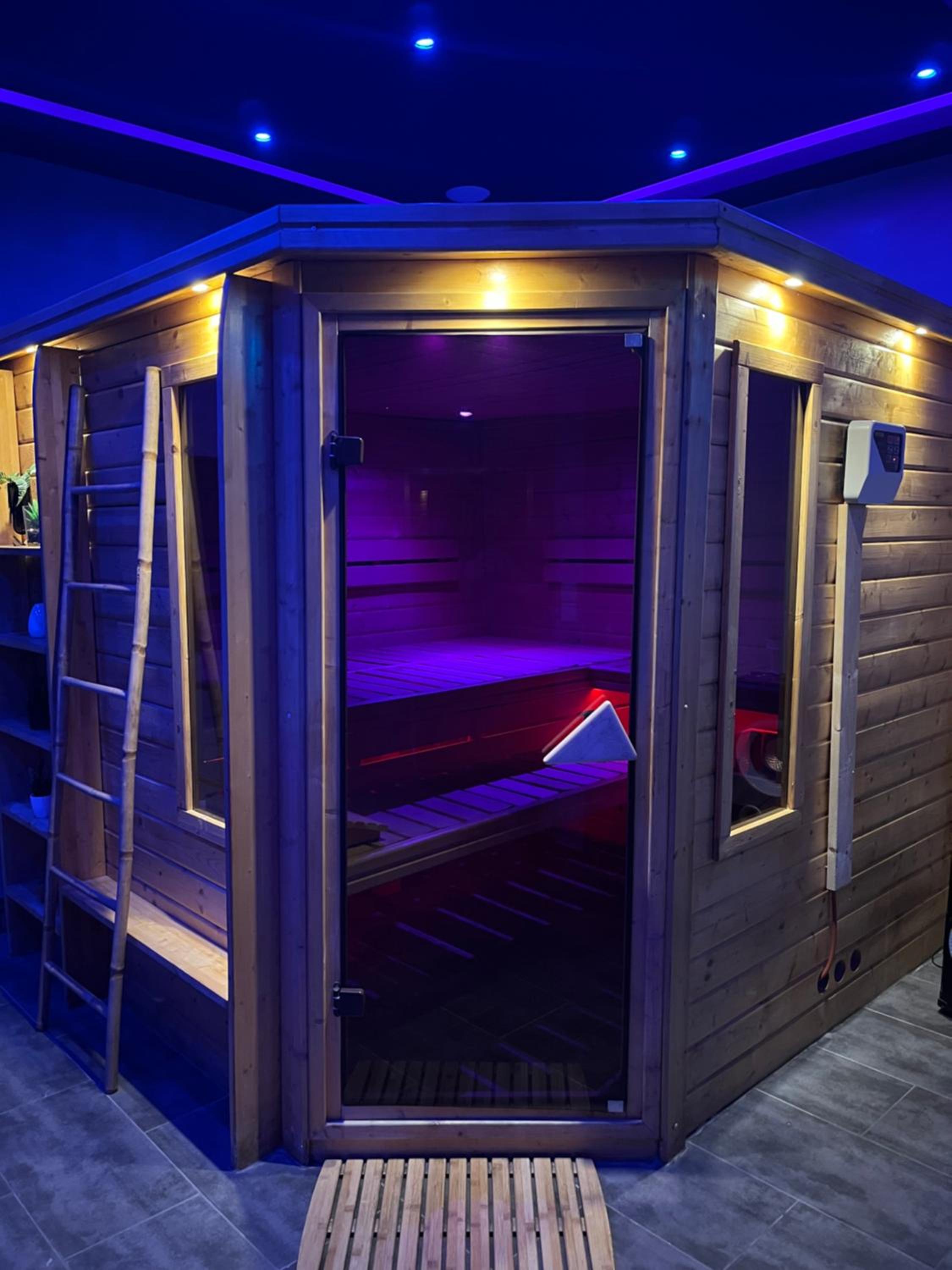 Spazuroom Luxury Suite