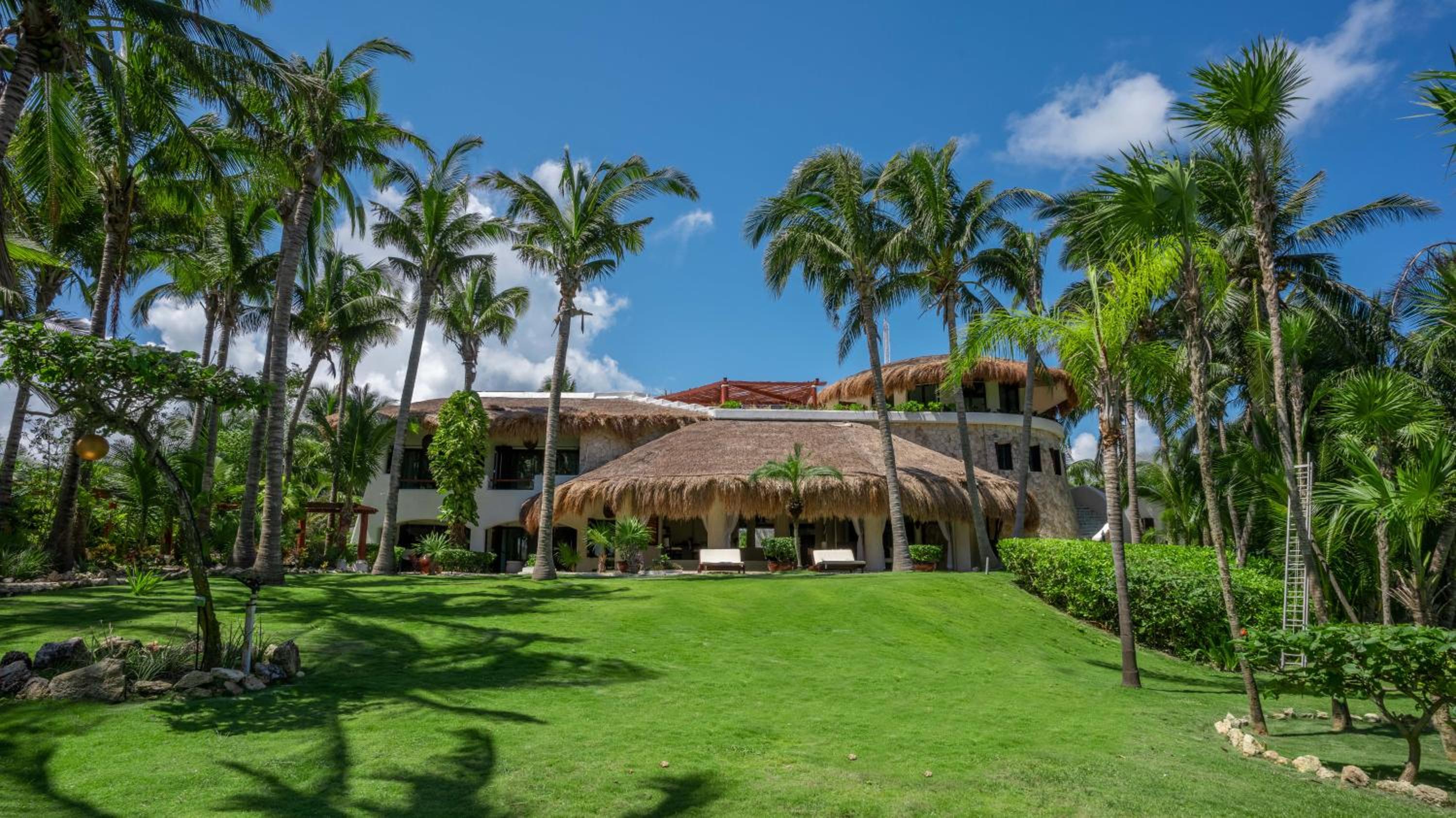 Villa Alma - Beachfront Exclusive Villa in Cancun by Solmar Rentals view 5