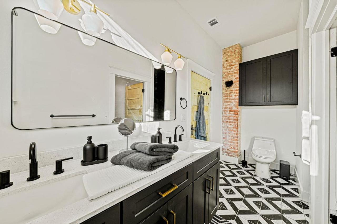 Boutique King William Complex