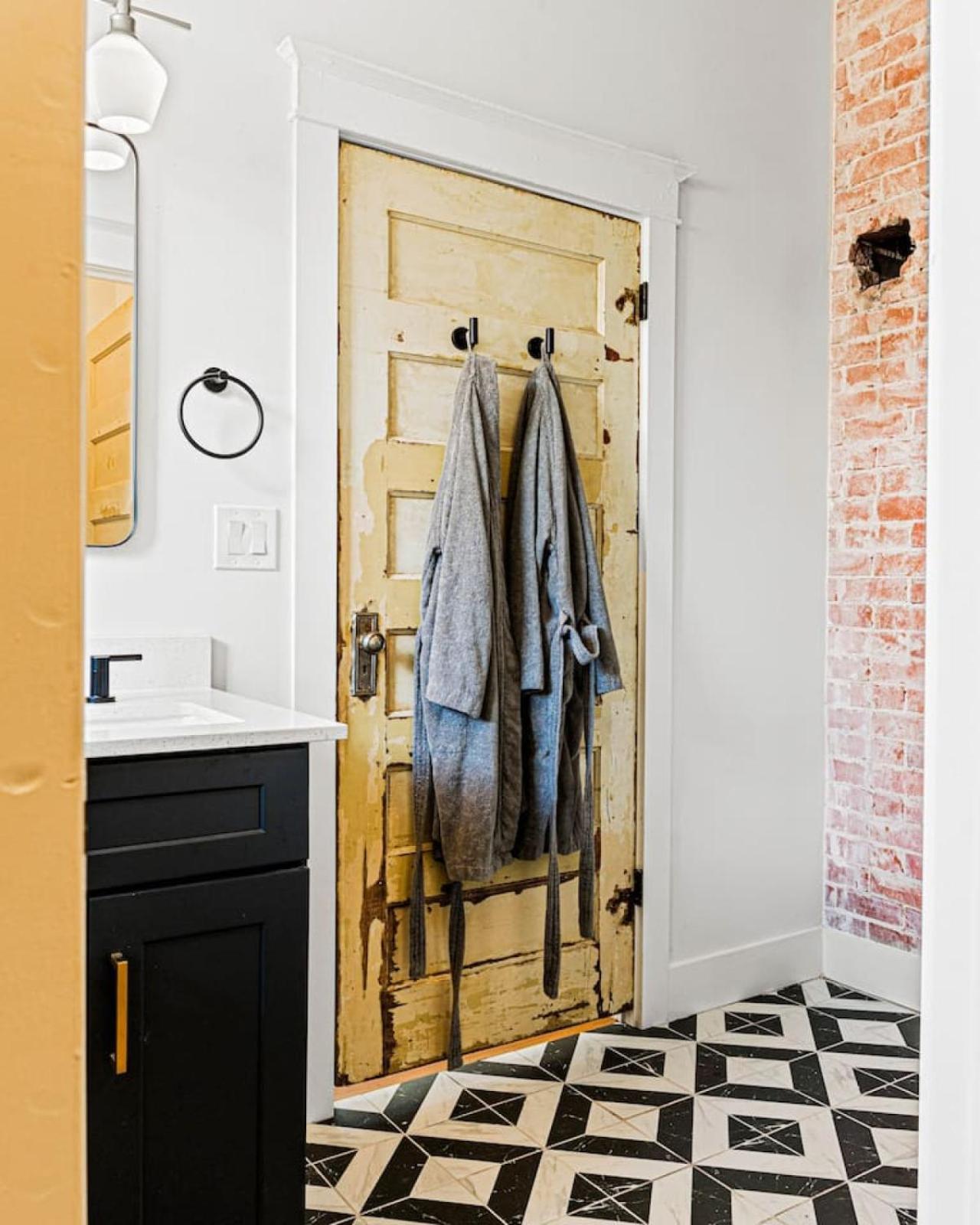 Boutique King William Complex