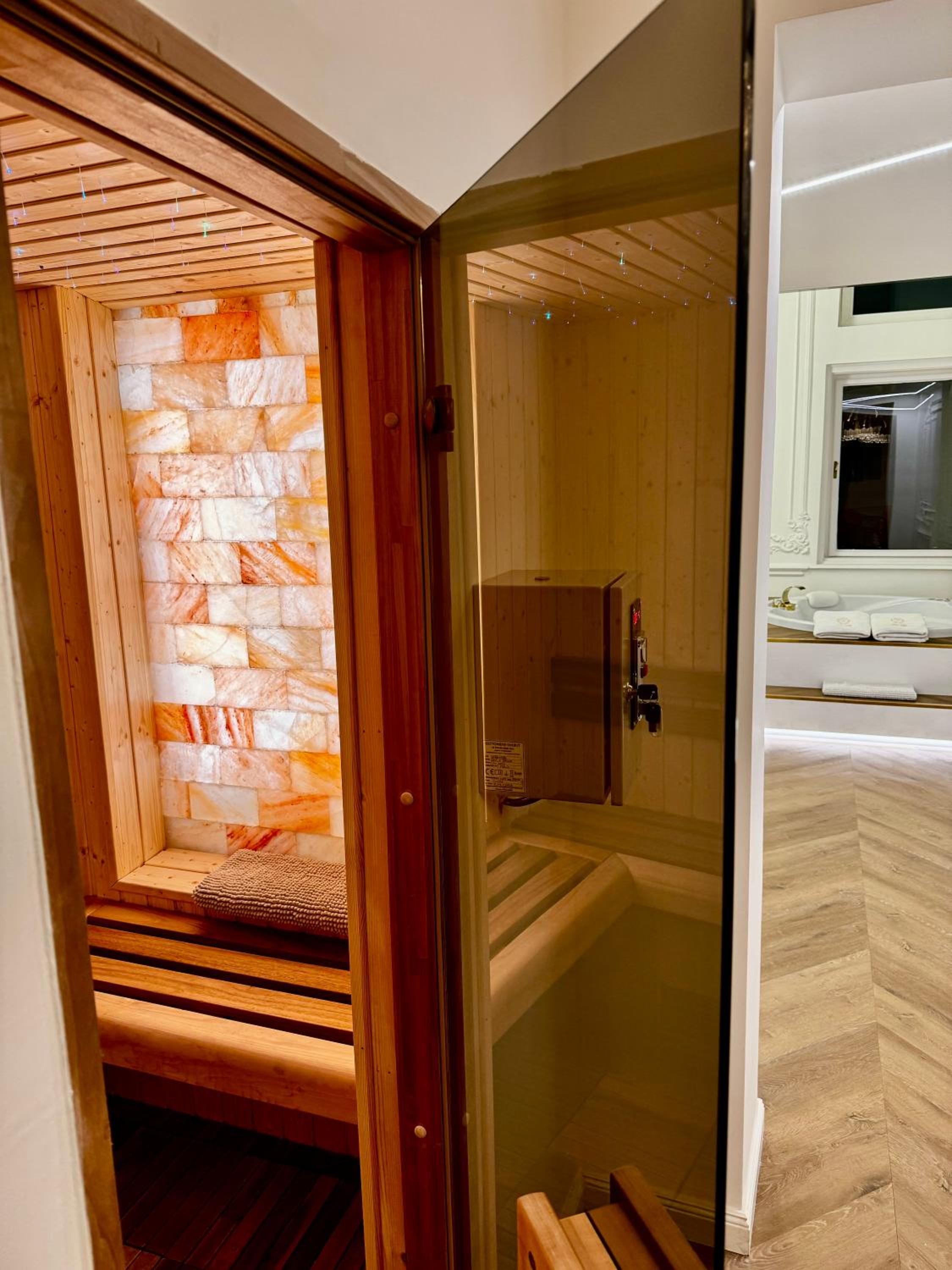 JACUZZI ROYAL SUITE
