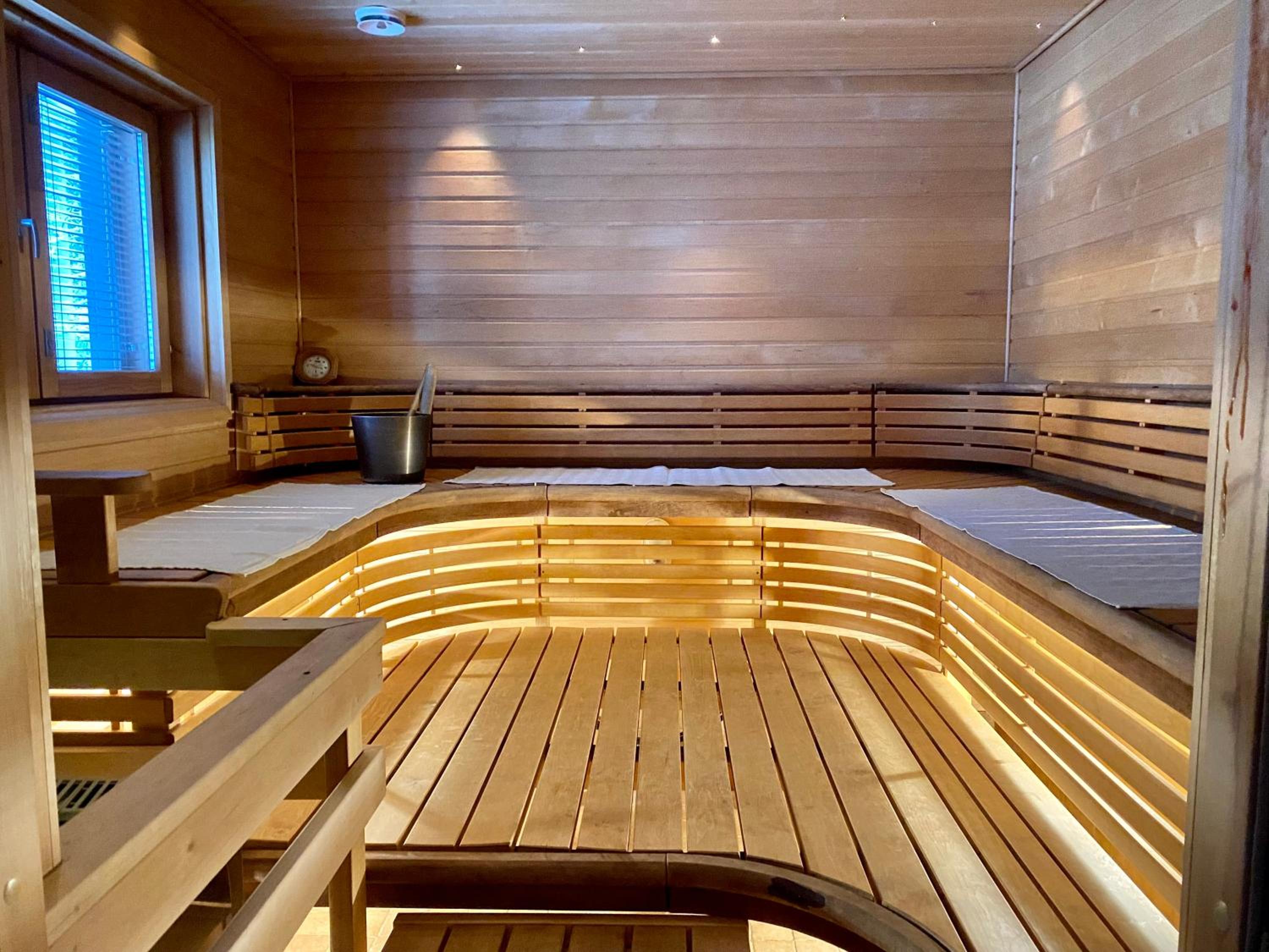 Villa Valkama with optional beach sauna + jacuzzi view 5