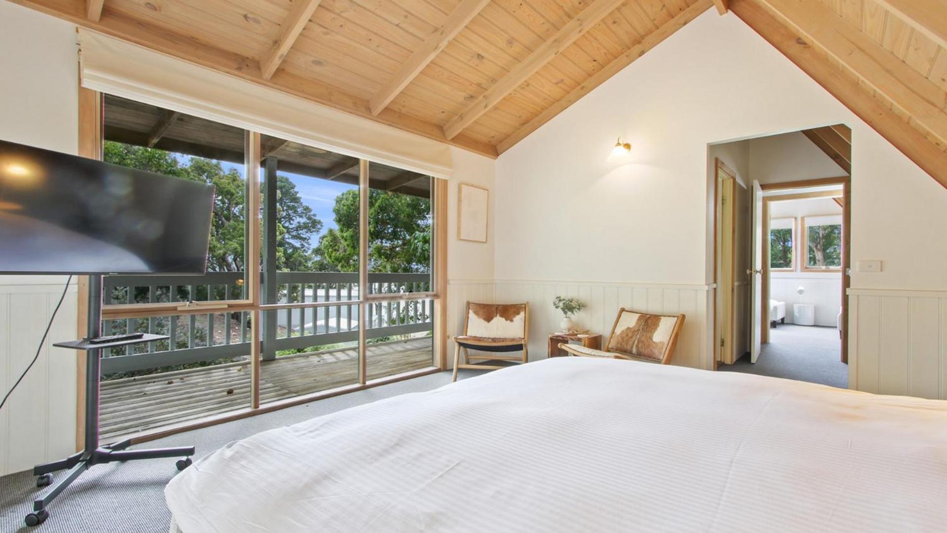 Lakeview Treehouse - Scenic Metung Retreat
