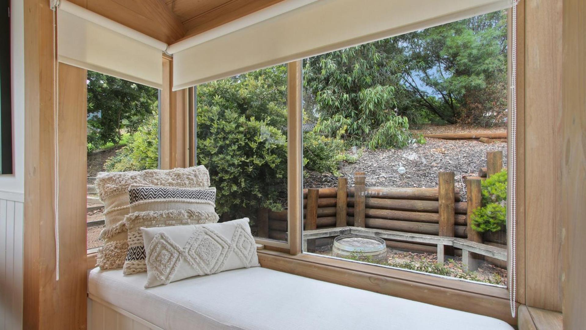 Lakeview Treehouse - Scenic Metung Retreat