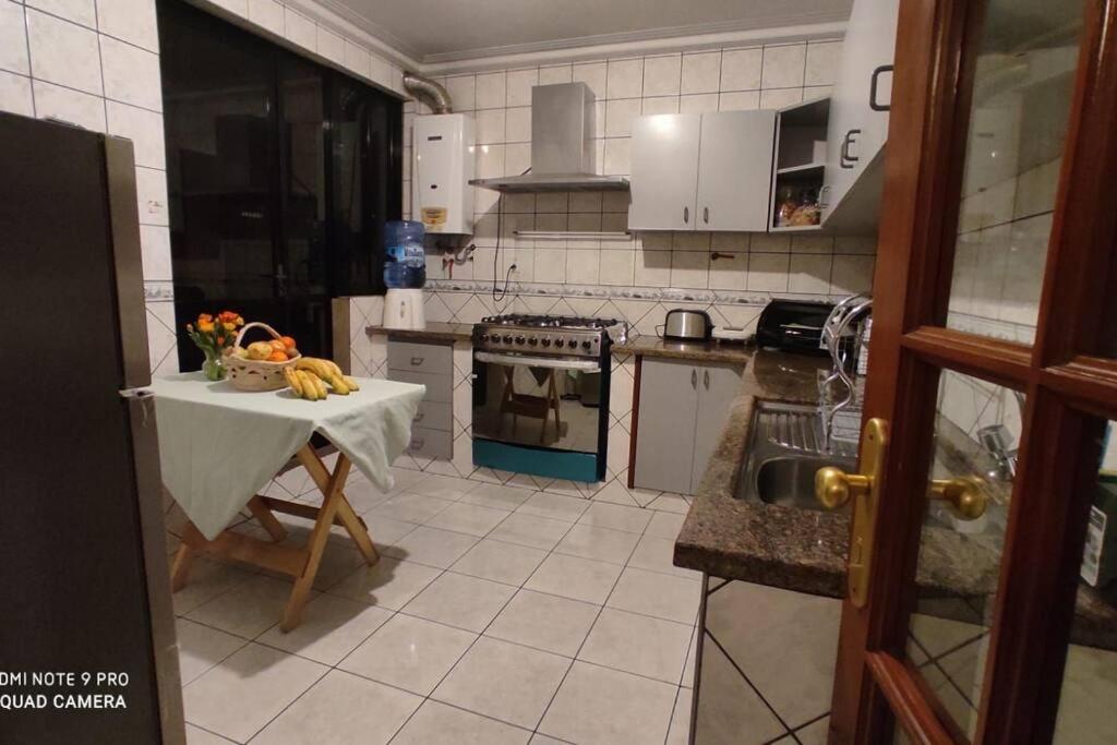Departamento frente a Plaza Sucre, vista panorámica, 6 personas, 2 habitaciones, ascensor, garaje extra