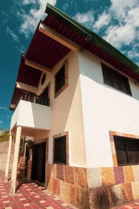 Casa Loma Comfy vacation home on the mountain with a view