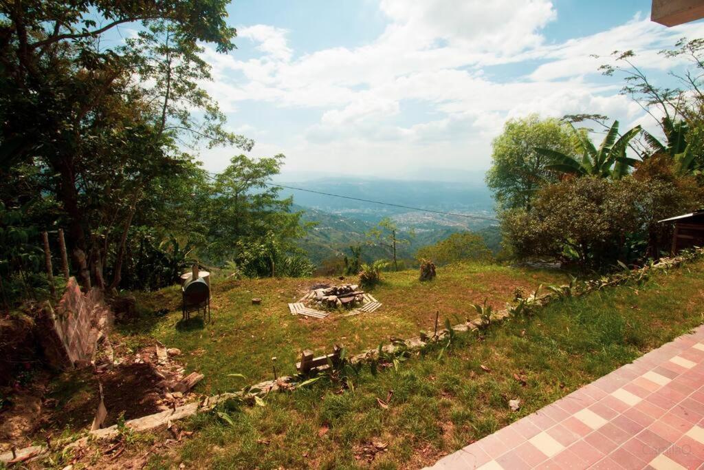 Casa Loma Comfy vacation home on the mountain with a view