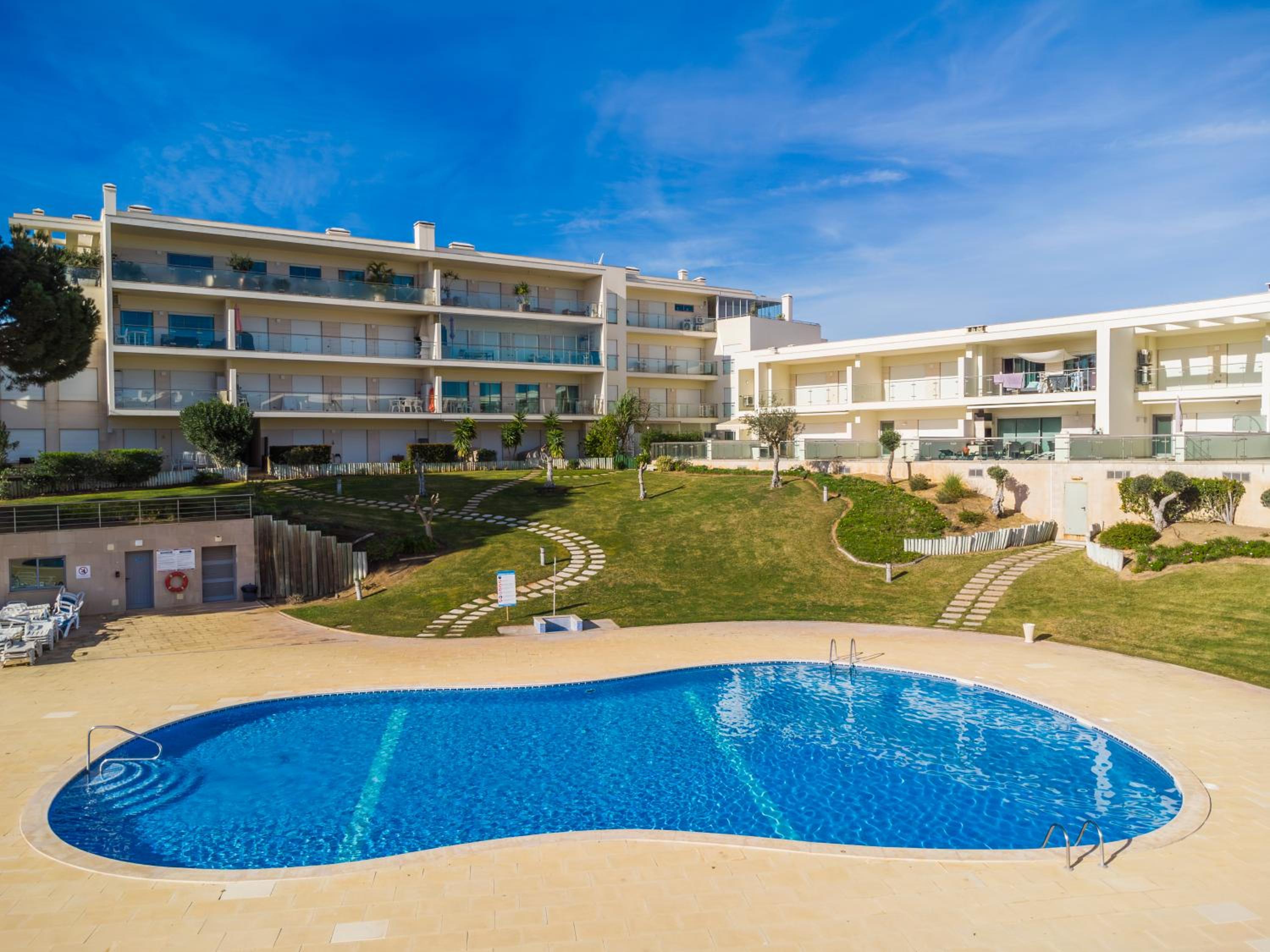 Balaia Residense Penthouse 2 Bedroom Apartment with Pool view 4