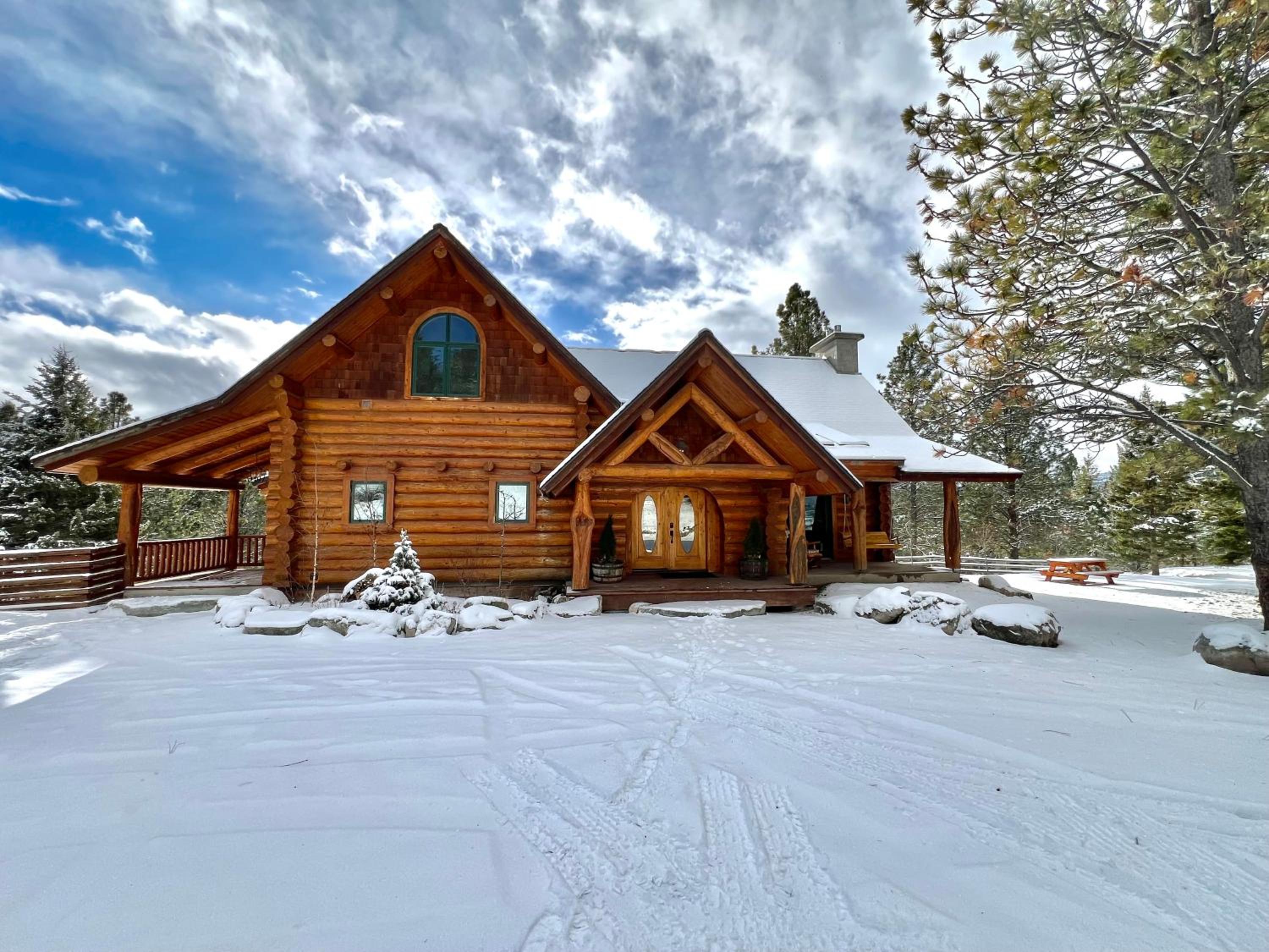 The Hidden Ranch a Secluded Log Home view 3