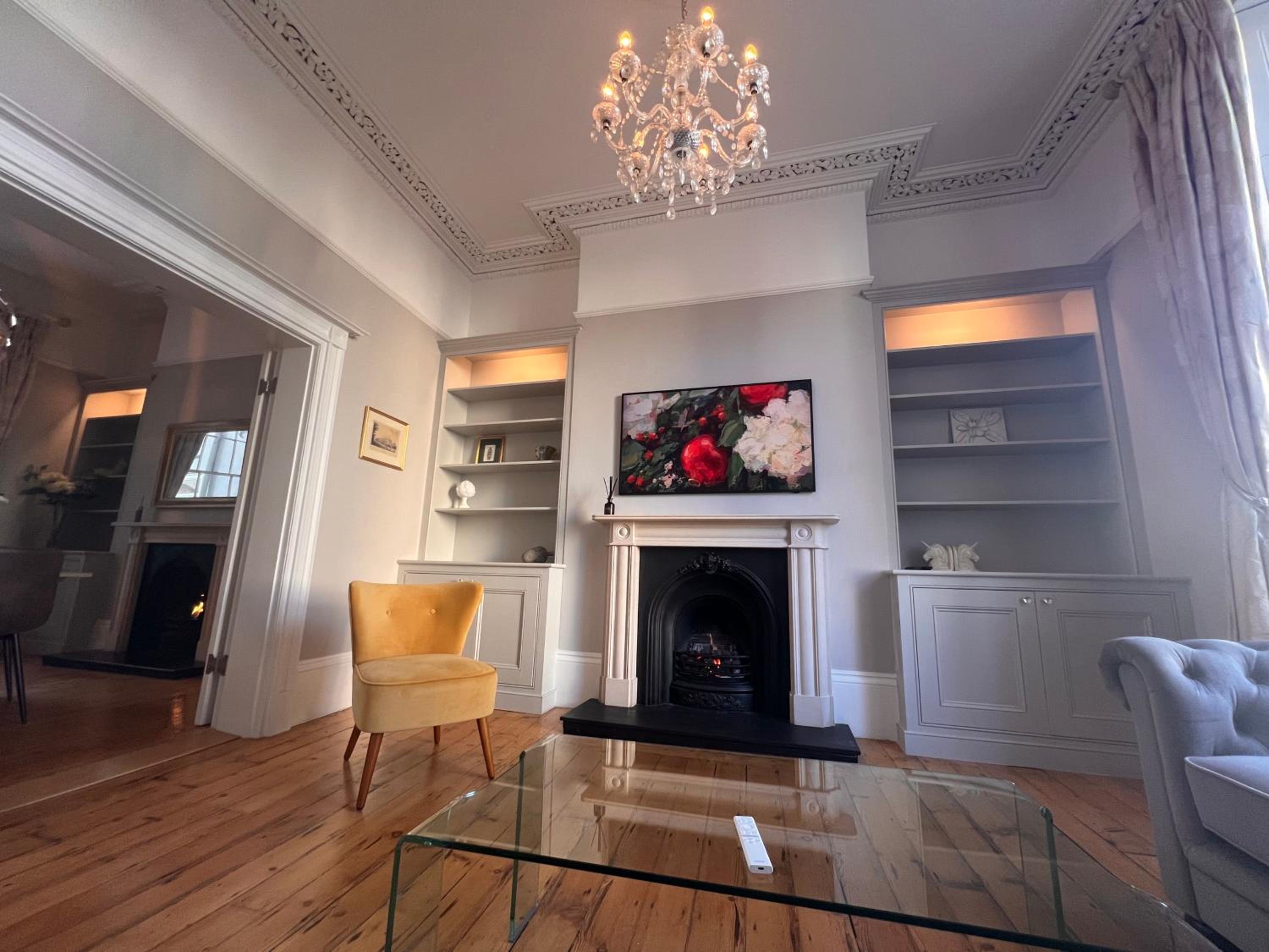 No2 Clarence grade II Regency townhouse short walk to racecourse and town centre view 3