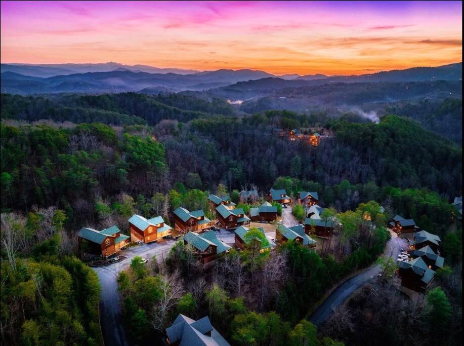 Hotel ❄️private Indoor Heated Pool Cabin|hot Tub|sleeps 12|game Room|gated Resort❄️