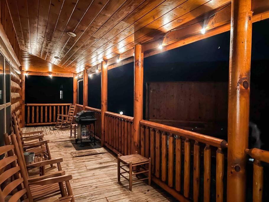 Indoor Private Pool Cabin Near Dollywood, Sleeps 12, Game Loft, Hot Tub, 5 Star Rated