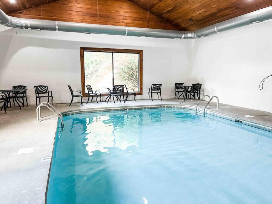 Indoor Private Pool Cabin Near Dollywood, Sleeps 12, Game Loft, Hot Tub, 5 Star Rated