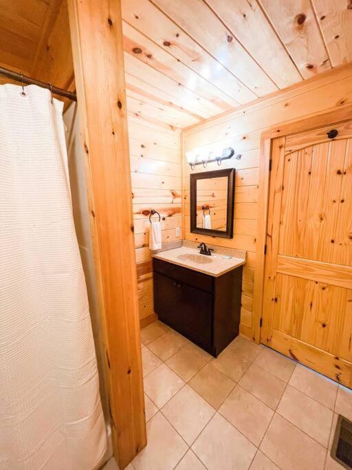 Indoor Private Pool Cabin Near Dollywood, Sleeps 12, Game Loft, Hot Tub, 5 Star Rated
