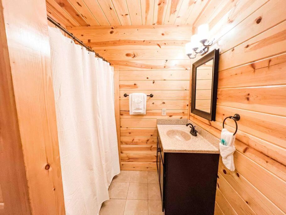 Indoor Private Pool Cabin Near Dollywood, Sleeps 12, Game Loft, Hot Tub, 5 Star Rated