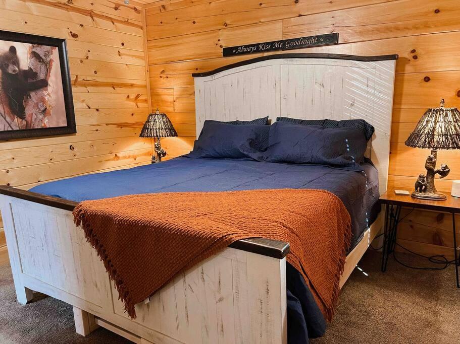 Indoor Private Pool Cabin Near Dollywood, Sleeps 12, Game Loft, Hot Tub, 5 Star Rated